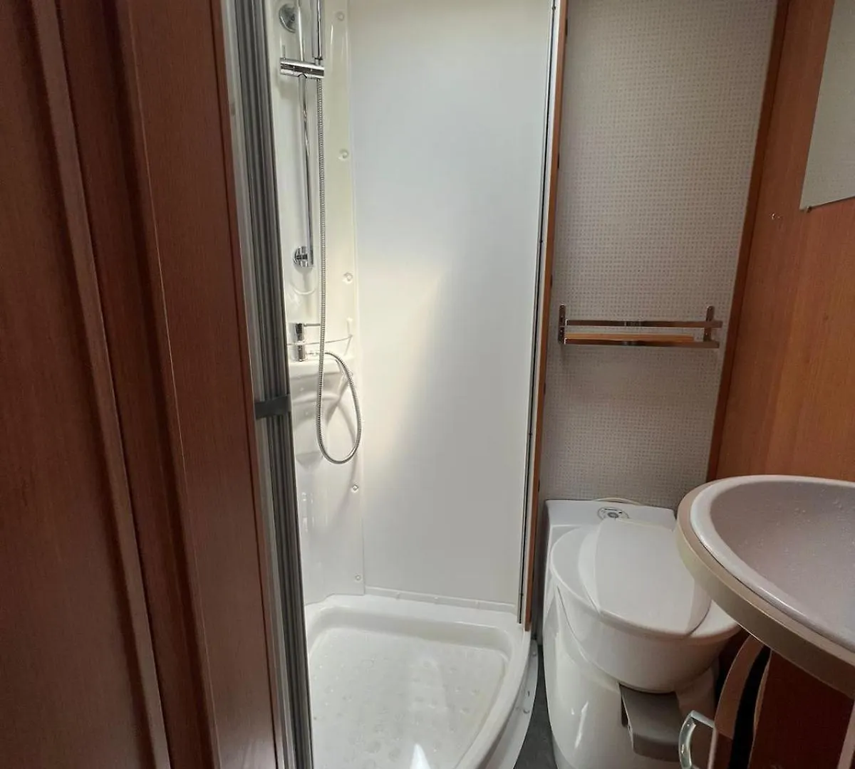 Camper Rent Motorhome Albanian 地拉那 0*,